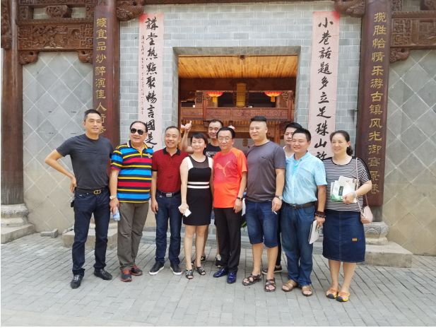 著名相声演员侯耀华参观御窑景巷古戏台