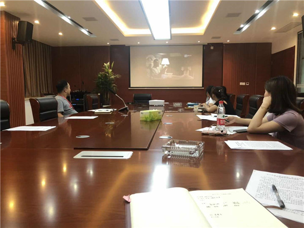 市古镇行政支部组织观看红色影片《建党伟业》