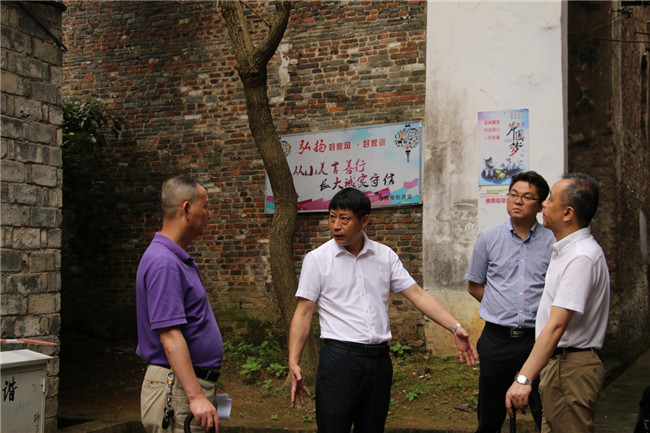 余华平深入市古镇公司调研指导项目建设