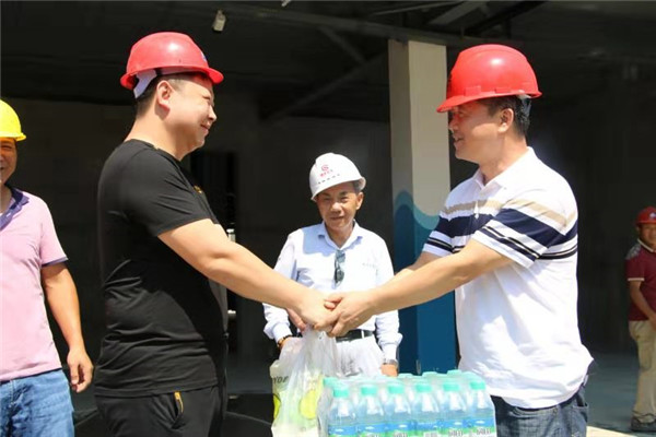古镇公司领导夏季慰问员工