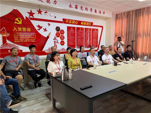 市古镇公司组织集中收听收看新中国成立70周年庆祝大会盛况