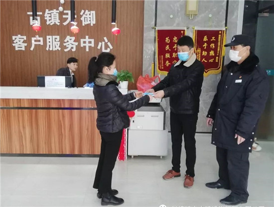 市古镇投资公司物业员工奋战在疫情防控一线