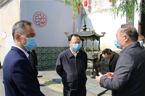 黄金龙现场调度三河村昌江水生态保护提升工程征收工作