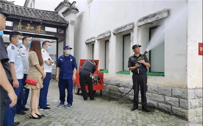 省消防救援总队督导组深入御窑景巷督导“两会”期间消防安全工作