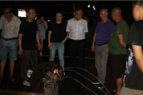 党建引领战洪峰--市古镇投资公司全员行动确保安全度汛