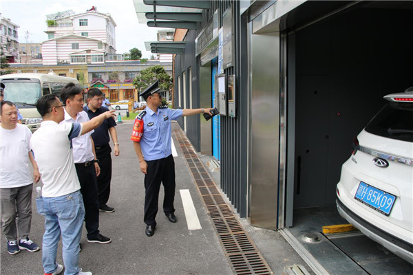 邹永胜一行调研中心城区停车场和静态交通一体化项目