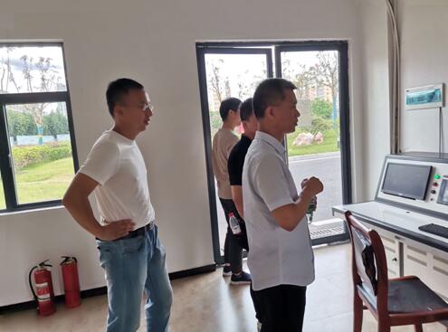 张先桃到昌江广场智慧停车场检查指导工作