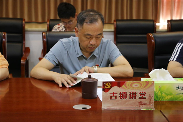 市古镇投资公司学习收看《习近平谈治国理政》节目
