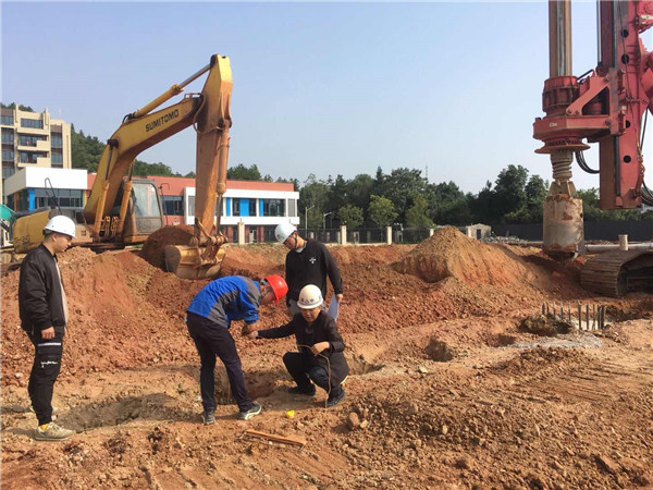 昌南湖北湖西侧要建一个立体停车场，已经开工！