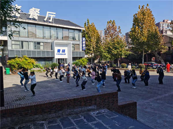 市古镇商旅文公司组织开展工间操活动