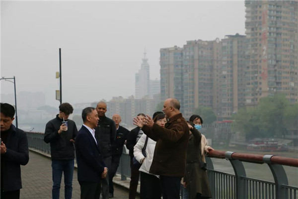 古巴共和国驻华大使卡洛斯一行参观考察御窑景巷