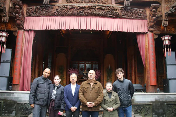 古巴共和国驻华大使卡洛斯一行参观考察御窑景巷