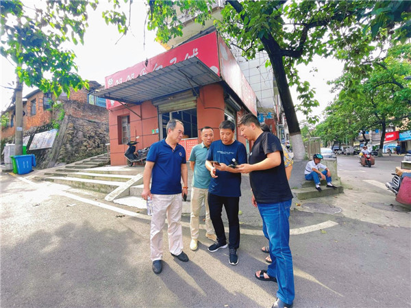 市古镇公司联合规划局实地调研城区停车场项目选址工作