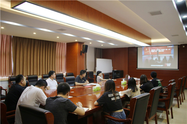 市古镇投资公司行政党支部组织召开《中国共产党章程》专题学习会