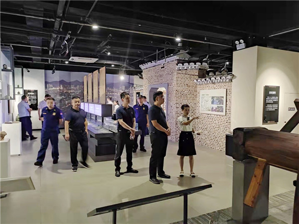 省消防安全第二督导组到御窑景巷检查指导消防工作