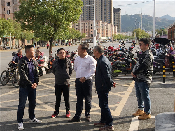 何文国到市古镇公司督查调研市静态交通一体化智能系统项目