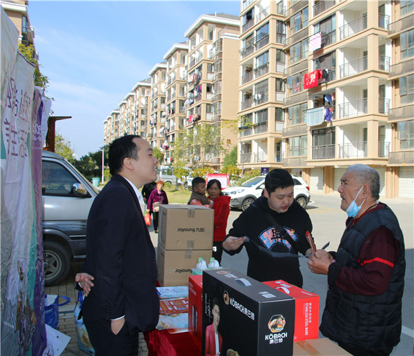 市古镇公司联合市江西银行开展金融安全进社区活动