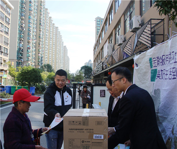 市古镇公司联合市江西银行开展金融安全进社区活动