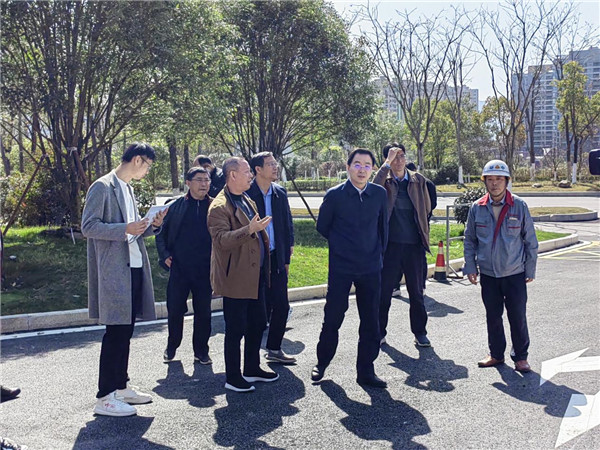 邓永翔现场调研现代一体化停车场建设工程