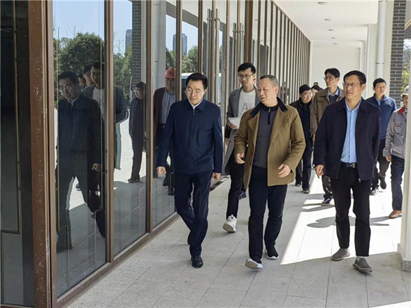 邓永翔现场调研现代一体化停车场建设工程