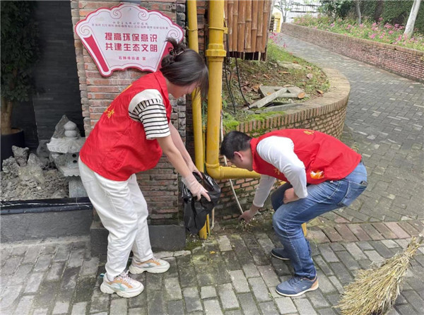 市古镇商旅文公司党支部开展景区环境大整治活动