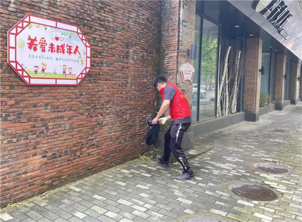 市古镇商旅文公司党支部开展景区环境大整治活动