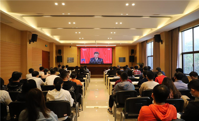 市古镇投资公司党总支组织集中收听收看党的二十大开幕盛况