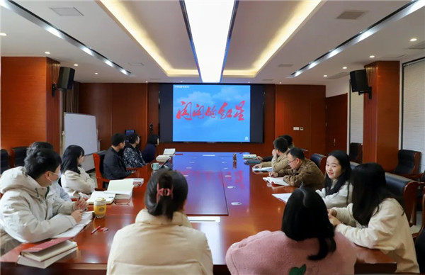 市古镇投资公司行政党支部组织观看《闪闪的红星》
