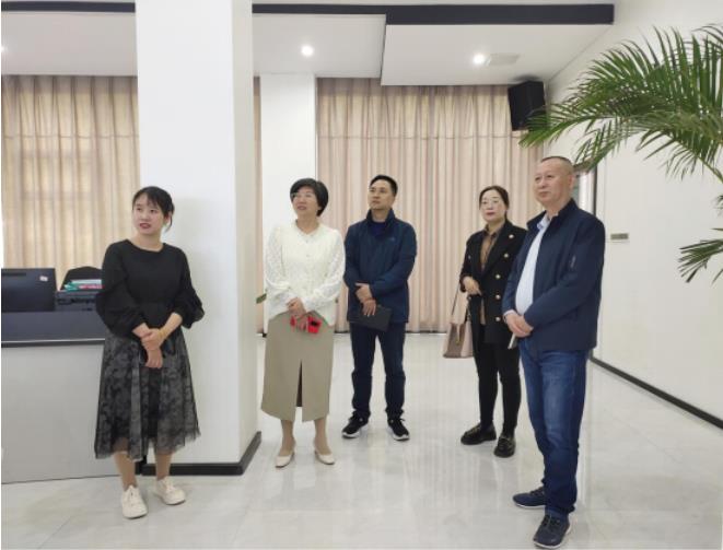 市城市管理局调研指导智慧停车管理中心工作