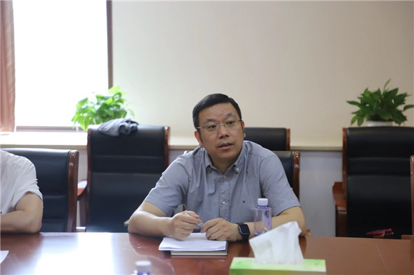 周长根一行到公司各楼盘及项目调研