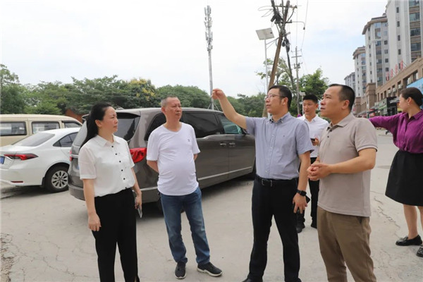 周长根一行到公司各楼盘及项目调研
