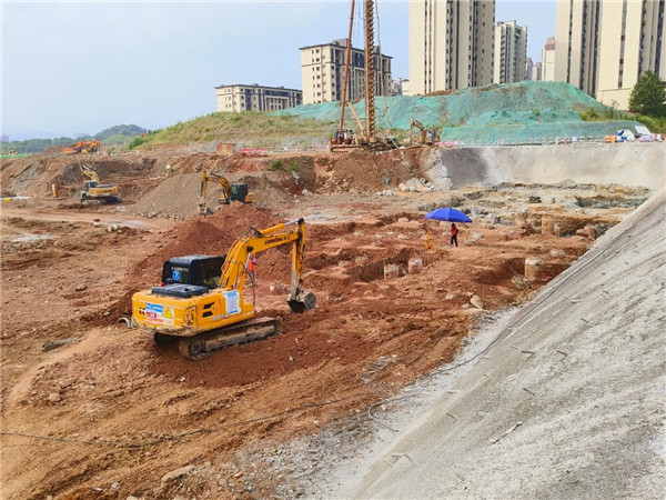 市古镇投资公司市重点工程项目双节不打烊