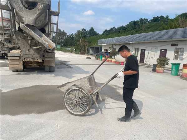 市古镇混凝土公司双节期间奋力不停歇
