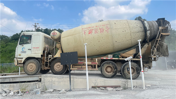 市古镇混凝土公司双节期间奋力不停歇