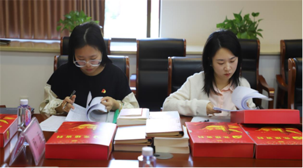 市国资委领导带队指导推进公司主题教育工作