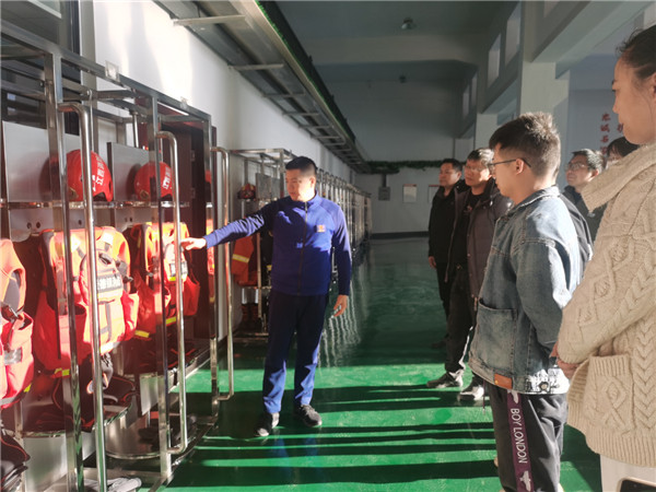 市古镇商旅文公司开展“零距离”接触消防安全知识活动