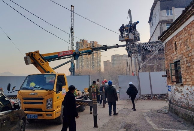 谢玮调研推进昌江水生态保护提升项目建设工作