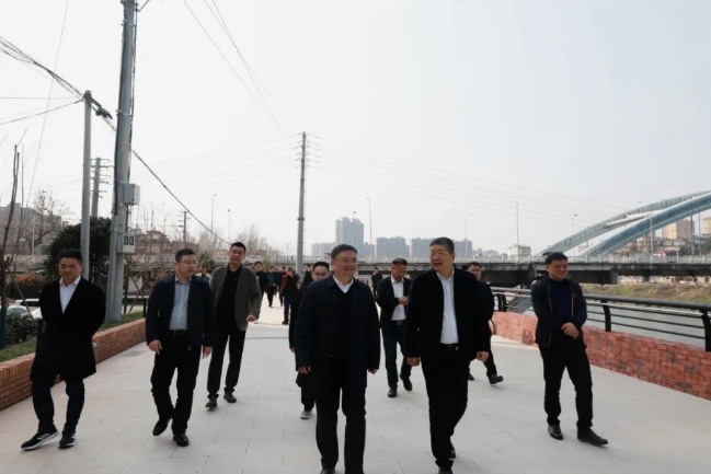 徐辉调研口袋公园民生工程项目