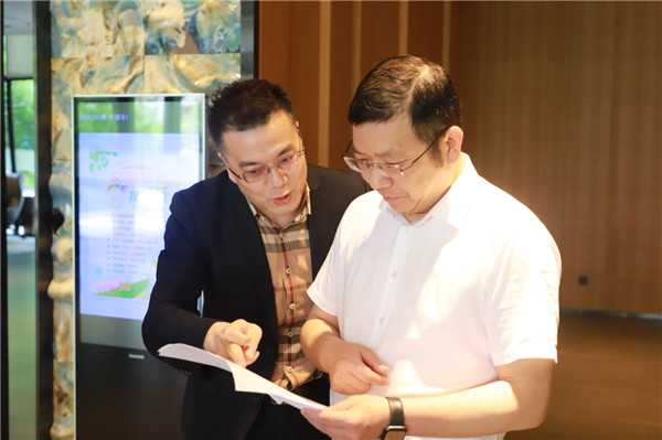 周长根调研市古镇投资公司“五一”旅游高峰应对工作