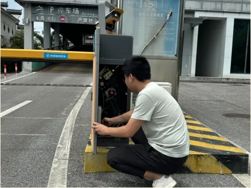 不惧高温 “热”力十足！致敬高温下坚守岗位的古镇工作者（一）