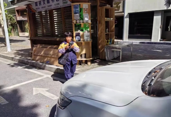 不惧高温 “热”力十足！致敬高温下坚守岗位的古镇工作者（一）