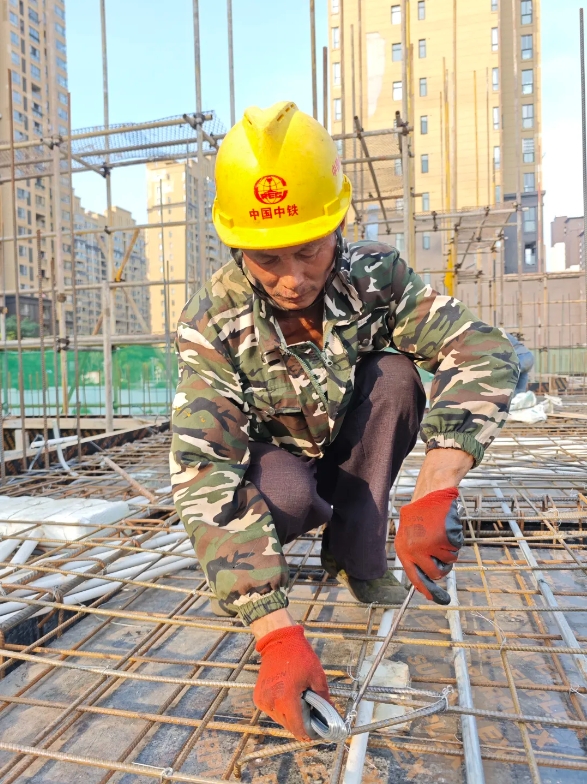不惧高温 “热”力十足！致敬高温下坚守岗位的古镇工作者（二）
