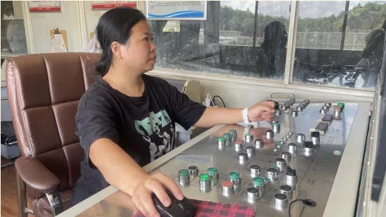 不惧高温 “热”力十足！致敬高温下坚守岗位的古镇工作者（三）