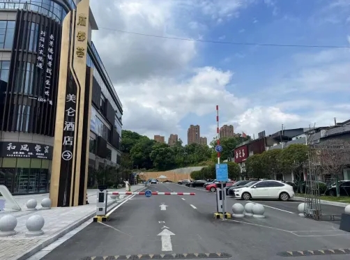 【民生】盘活改造闲置地 助力缓解停车难