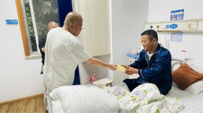 古镇混凝土公司工会慰问患病职工