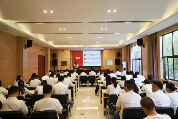 市古镇投资公司召开学习贯彻党的二十届三中全会精神宣讲报告会