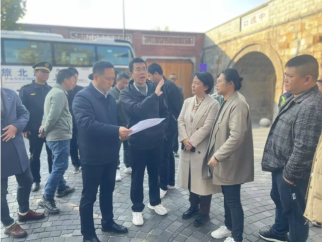 市城管局领导周震山实地调研御窑景巷片区5A创建工作