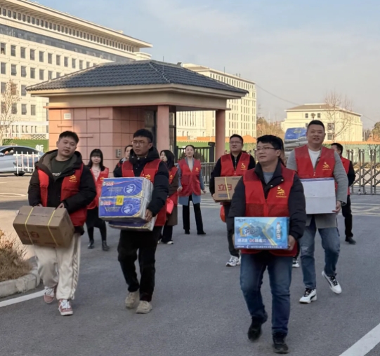 市古镇投资公司行政党支部组织到市社会福利中心开展慰问活动