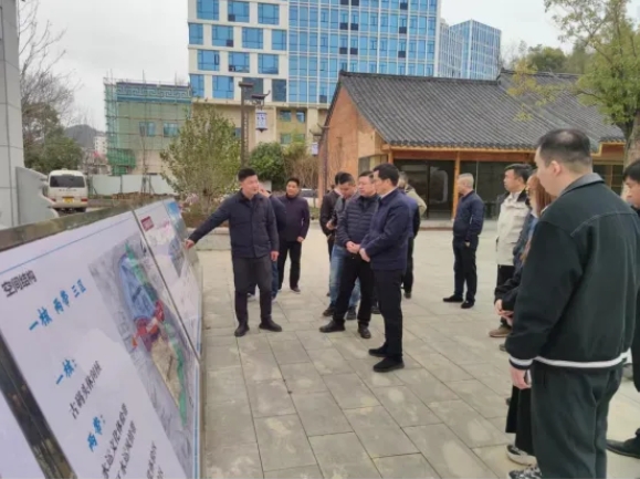 潮州市副市长邱焕华一行到三闾庙历史文化街区考察交流