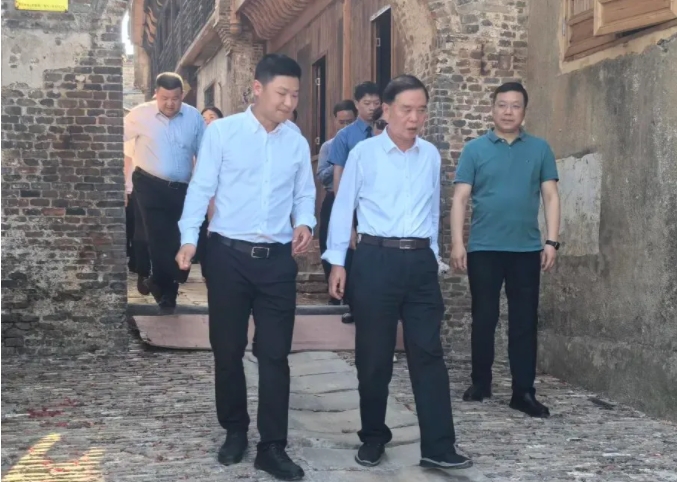 省人大常委会调研组一行到三闾庙开展调研工作
